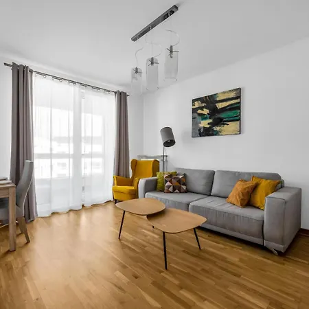 Apartmán Wola - Parking And Balcony - By Rentujemy Varšava